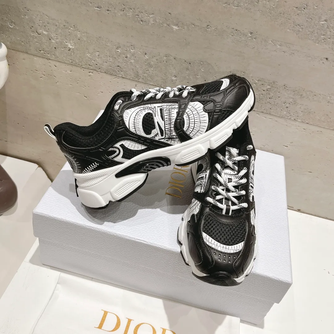 👟👟Ex-factory price 560👟👟 (top version) The latest hot model, the star model 2024 main hot product, the newly released Dior Dior Chrono new casual sports shoes, running shoes and dad shoes are really cool, full of futuristic feeling! Really cool! Once again interpreting Dior's concept of cool fashion, the lucky star will bless you with good luck. The new EVA sole is super light and super soft! A perfect replica of the original! Fully matched material and mold! ! 35-40